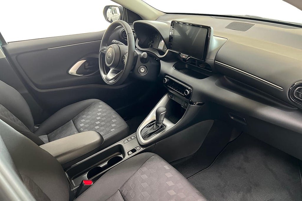 Vehicle Image 16