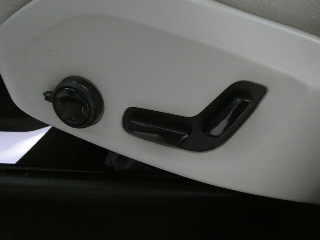 Vehicle Image 24