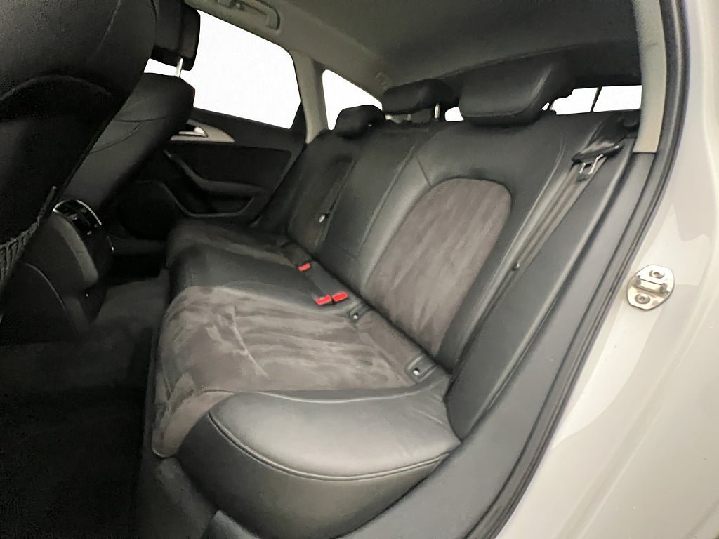 Vehicle Image 26