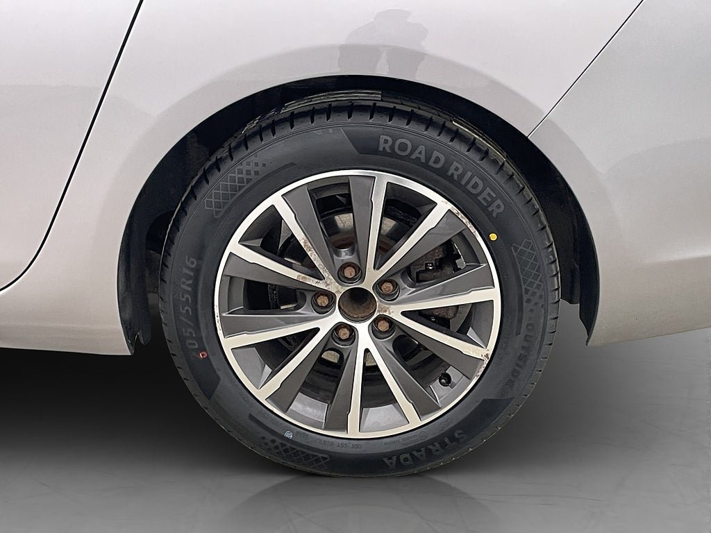 Vehicle Image 30