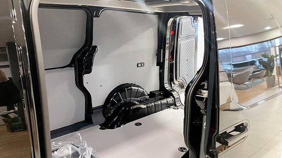 Vehicle Image 12