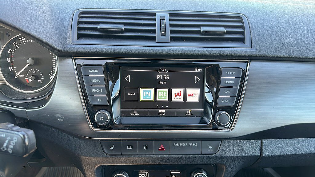 Vehicle Image 9
