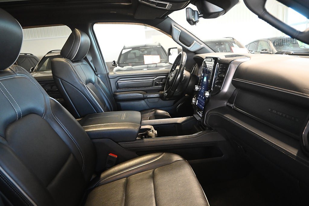 Vehicle Image 12