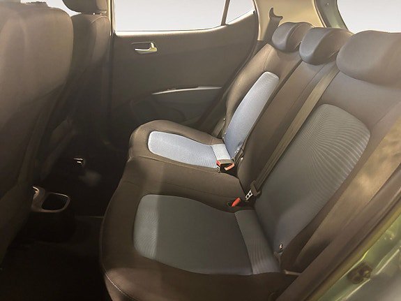Vehicle Image 13