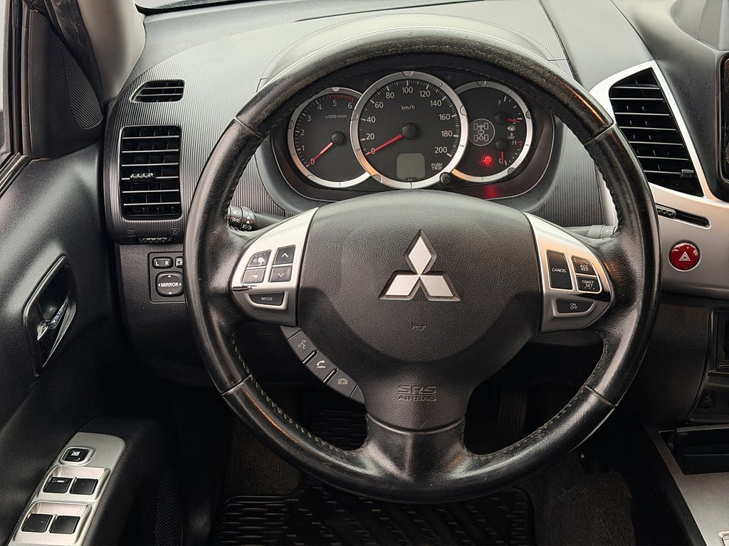 Vehicle Image 17
