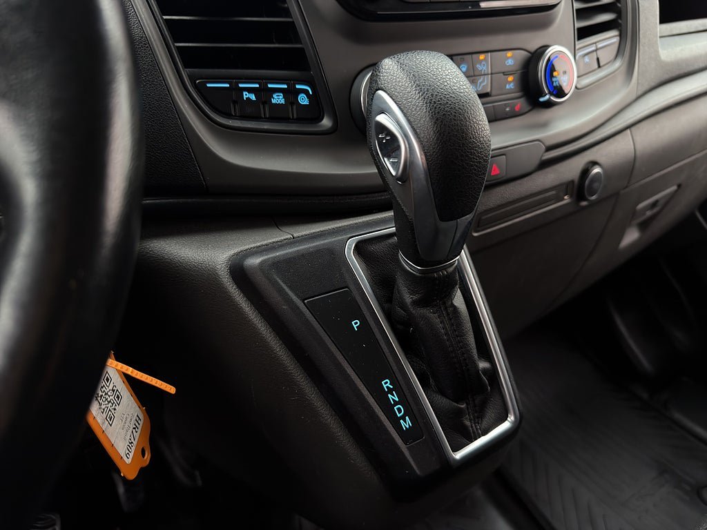 Vehicle Image 25