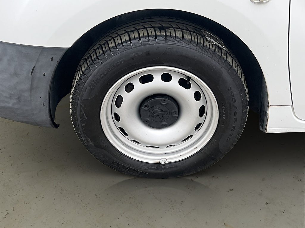 Vehicle Image 27