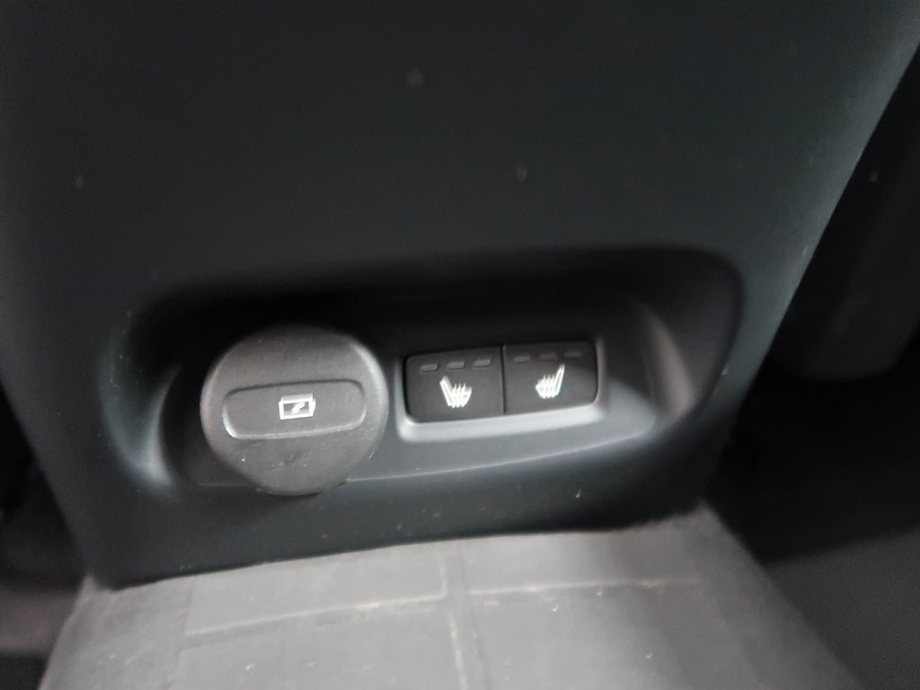 Vehicle Image 38