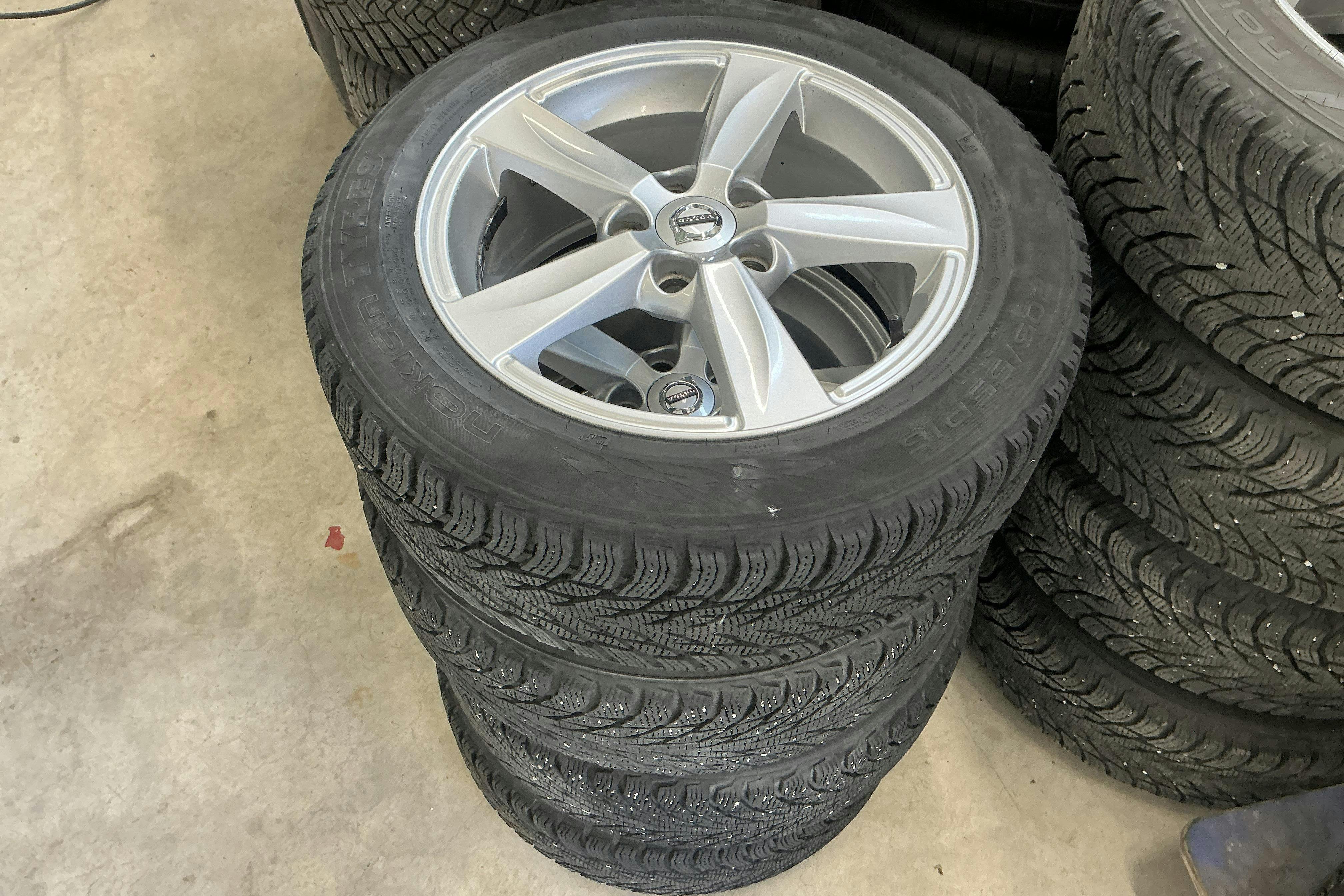 Vehicle Image 13