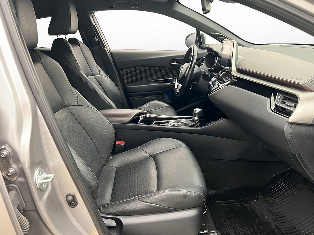 Vehicle Image 10