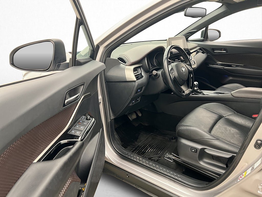 Vehicle Image 12