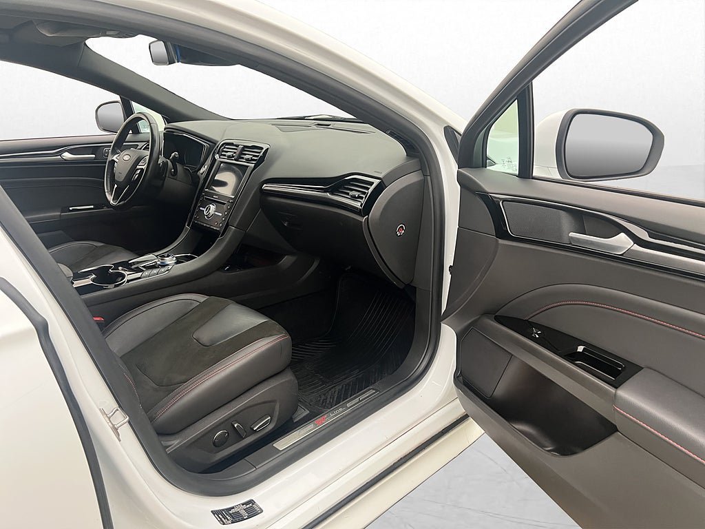 Vehicle Image 25