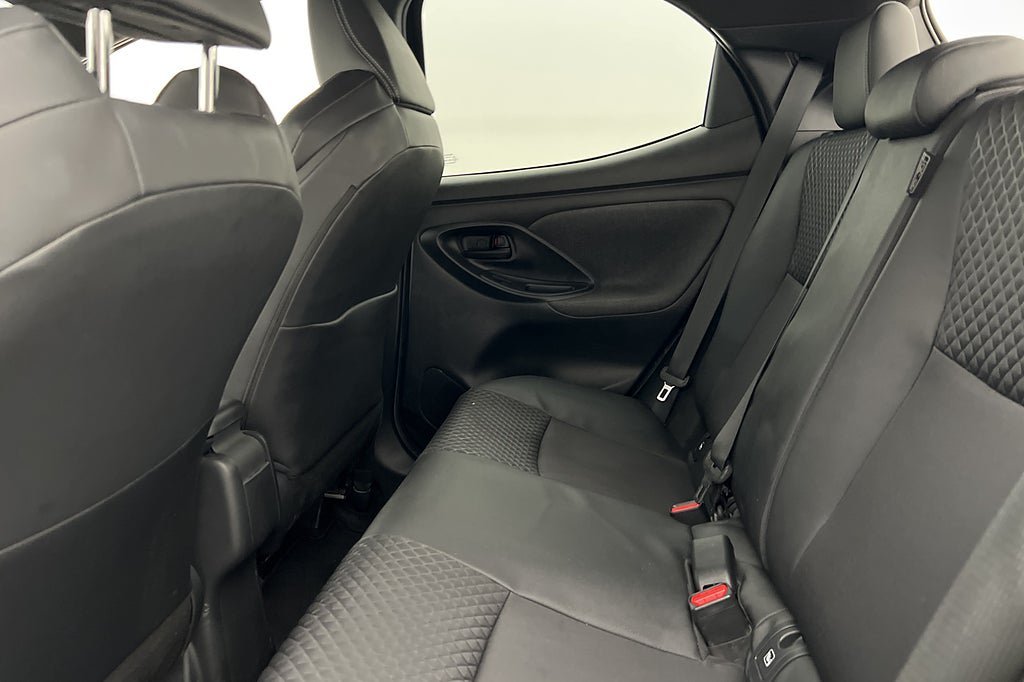Vehicle Image 25