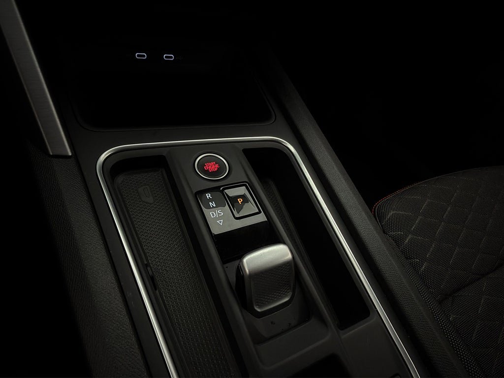 Vehicle Image 25