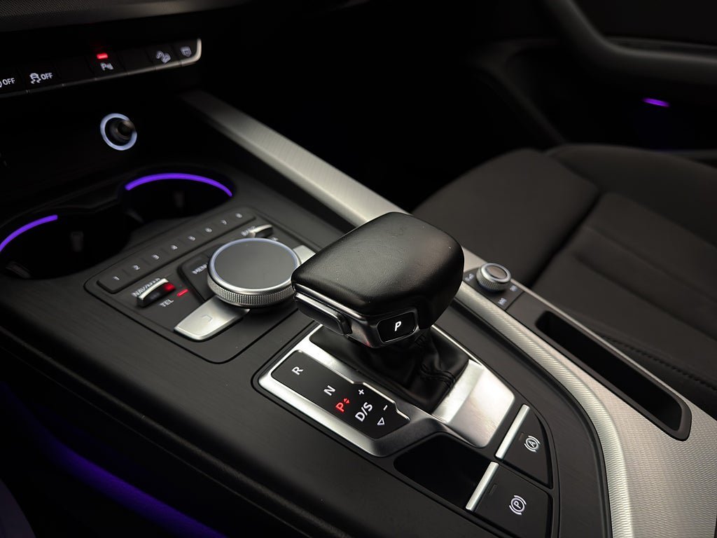 Vehicle Image 25