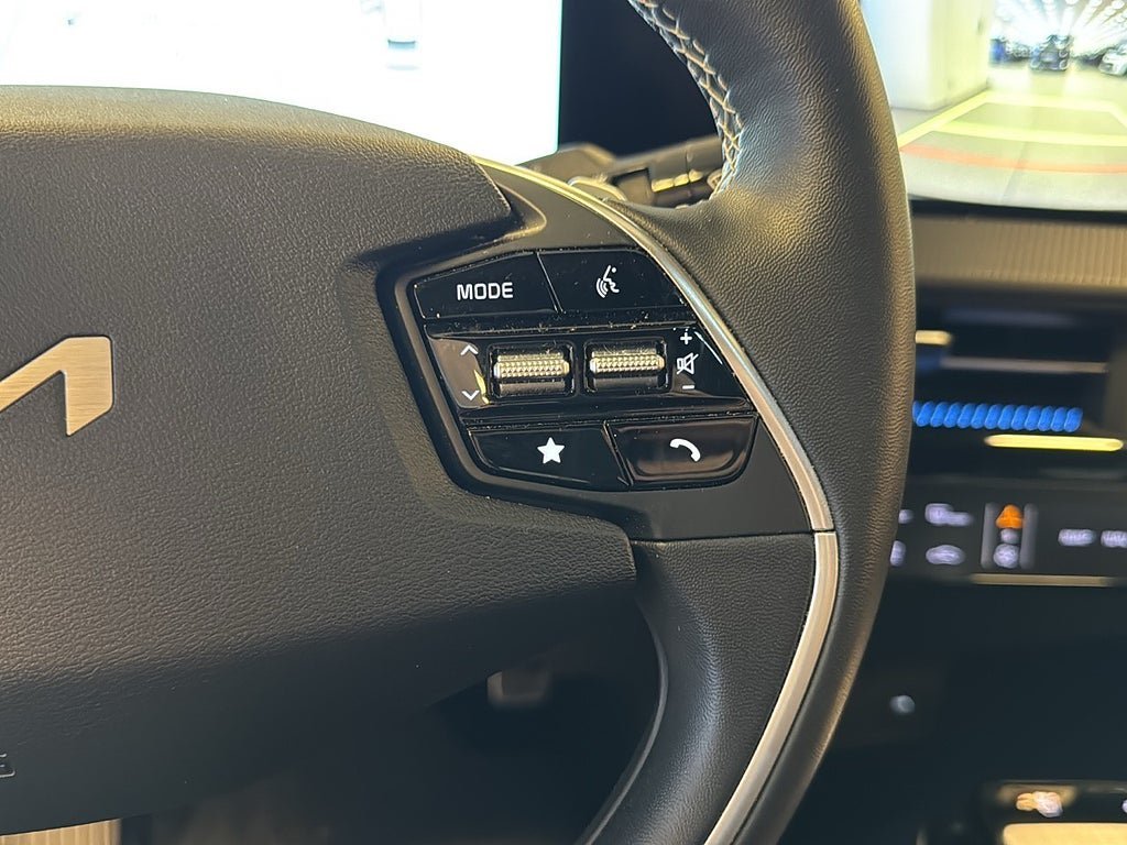Vehicle Image 24