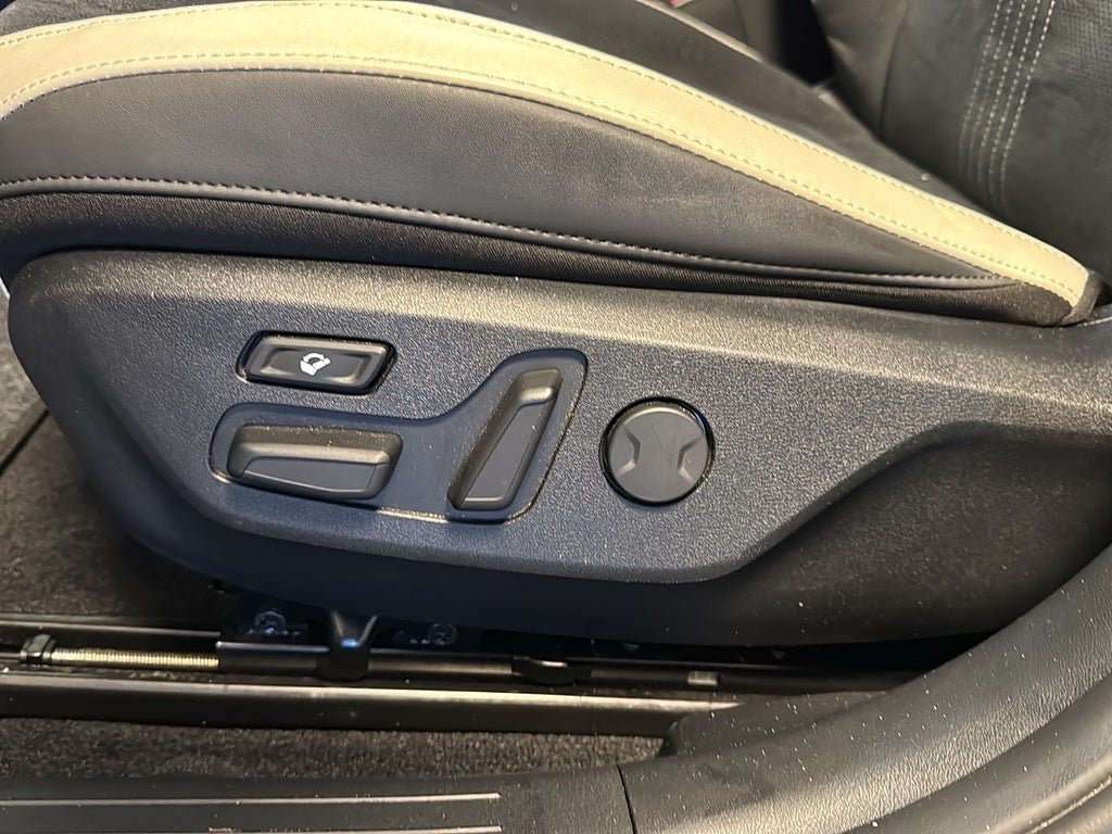Vehicle Image 26