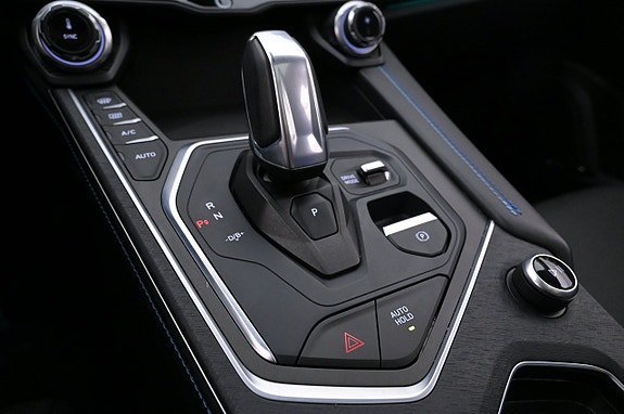 Vehicle Image 17