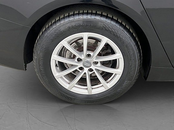 Vehicle Image 32