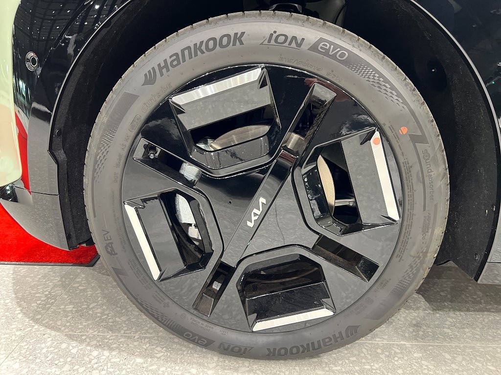 Vehicle Image 17