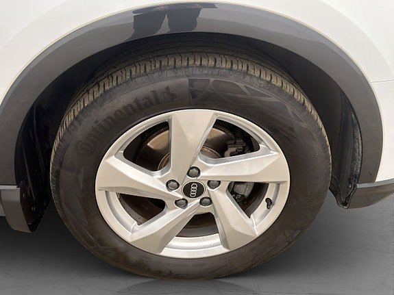 Vehicle Image 29