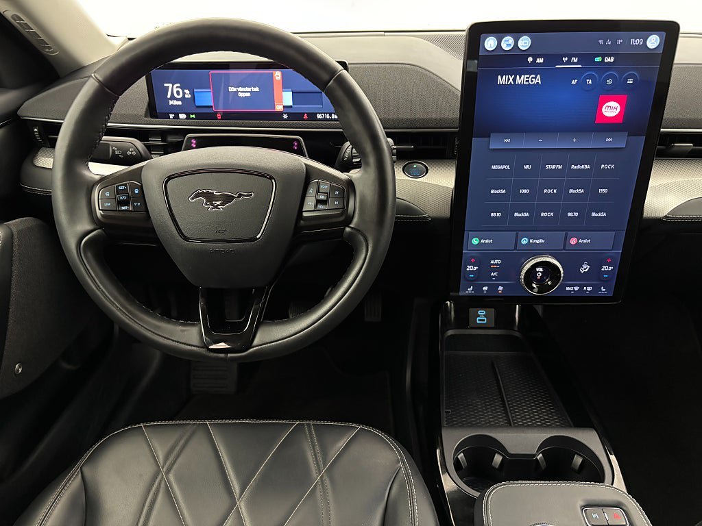 Vehicle Image 19