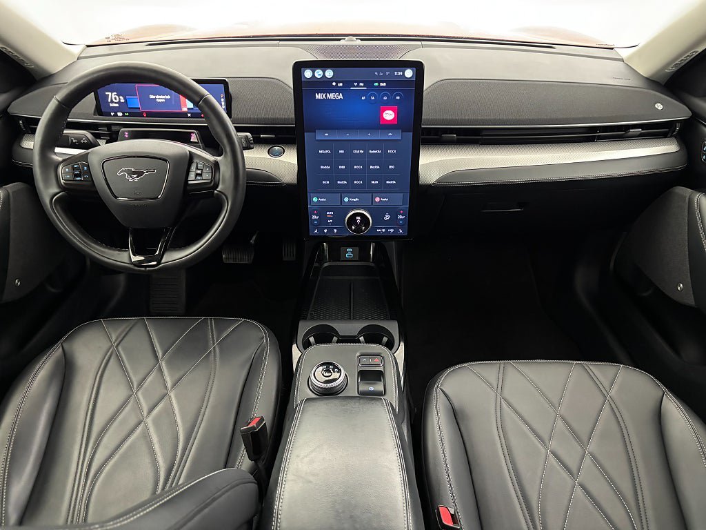 Vehicle Image 22