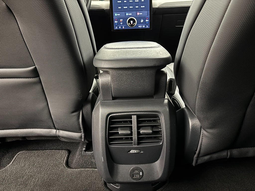 Vehicle Image 25