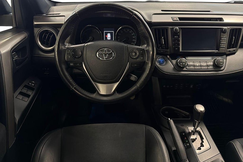 Vehicle Image 11