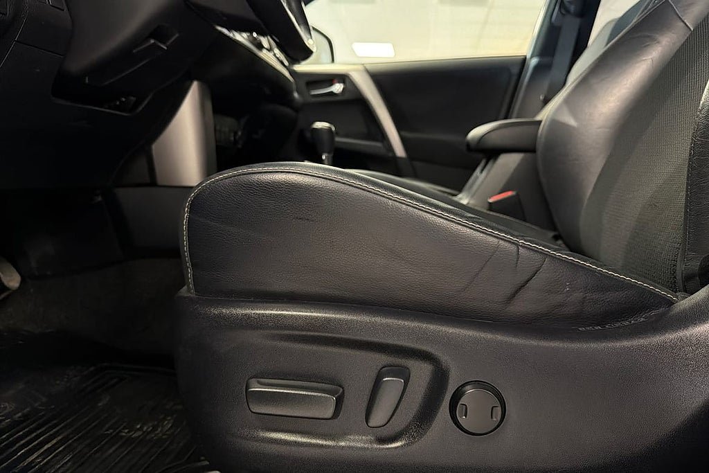 Vehicle Image 24