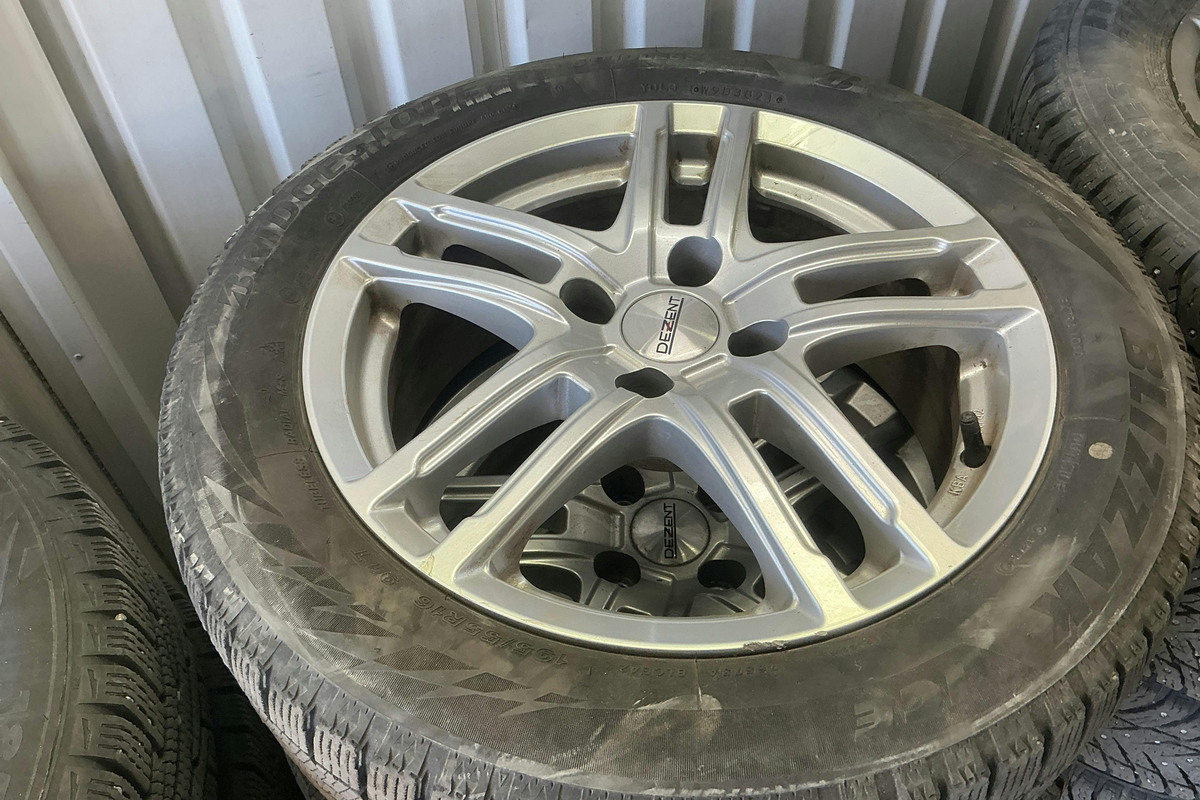 Vehicle Image 11