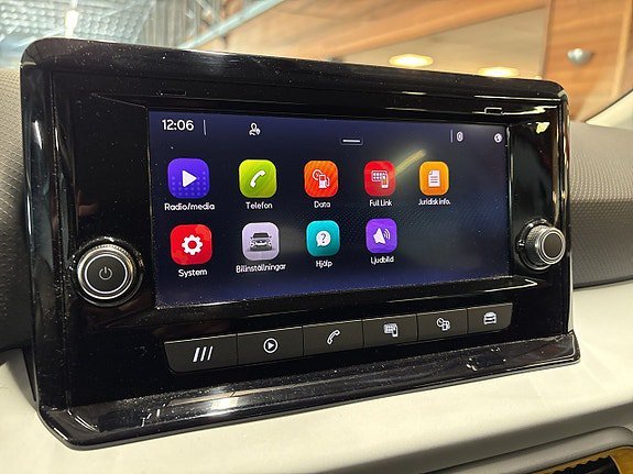 Vehicle Image 15