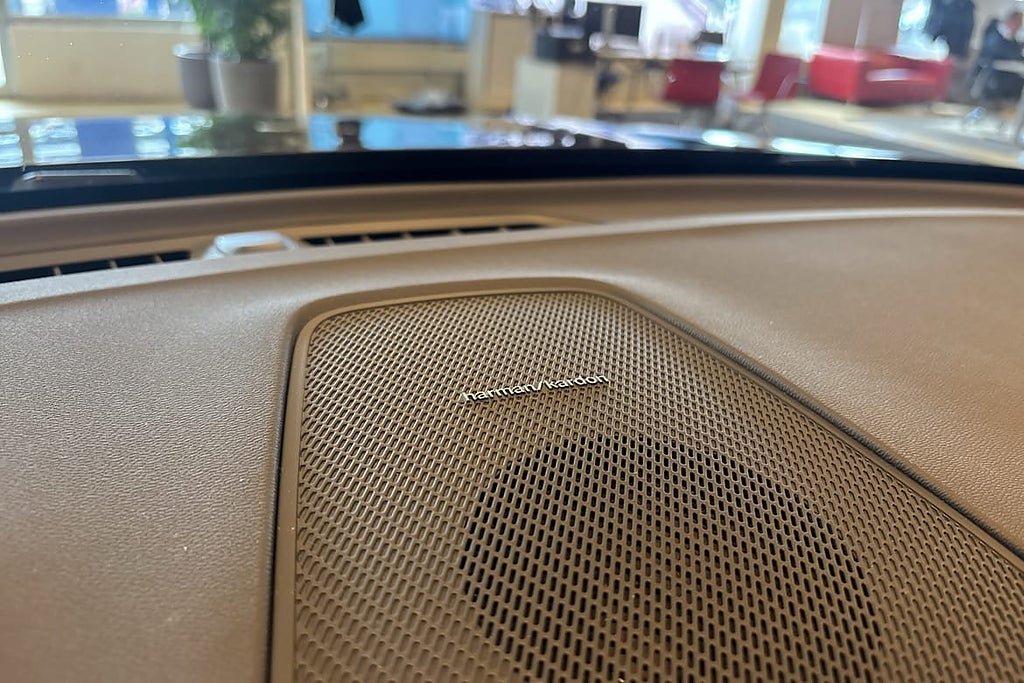 Vehicle Image 21