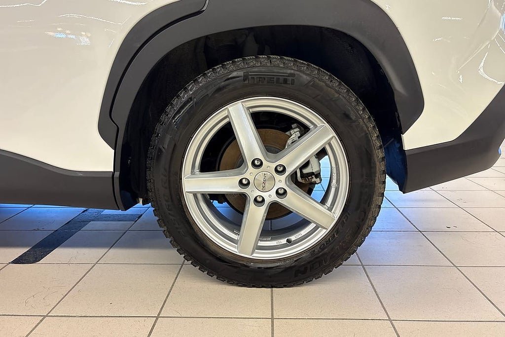 Vehicle Image 16