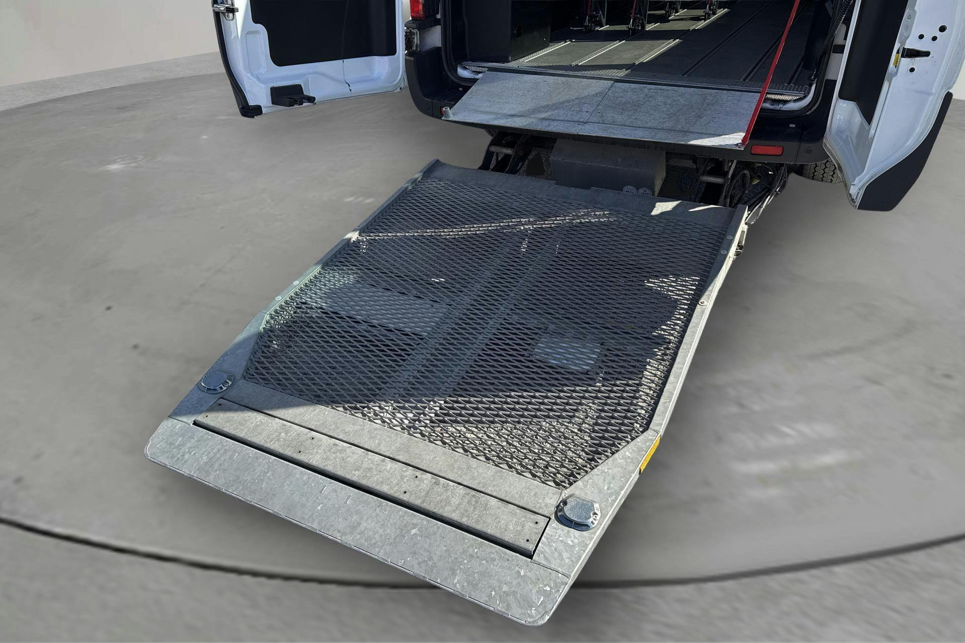 Vehicle Image 10