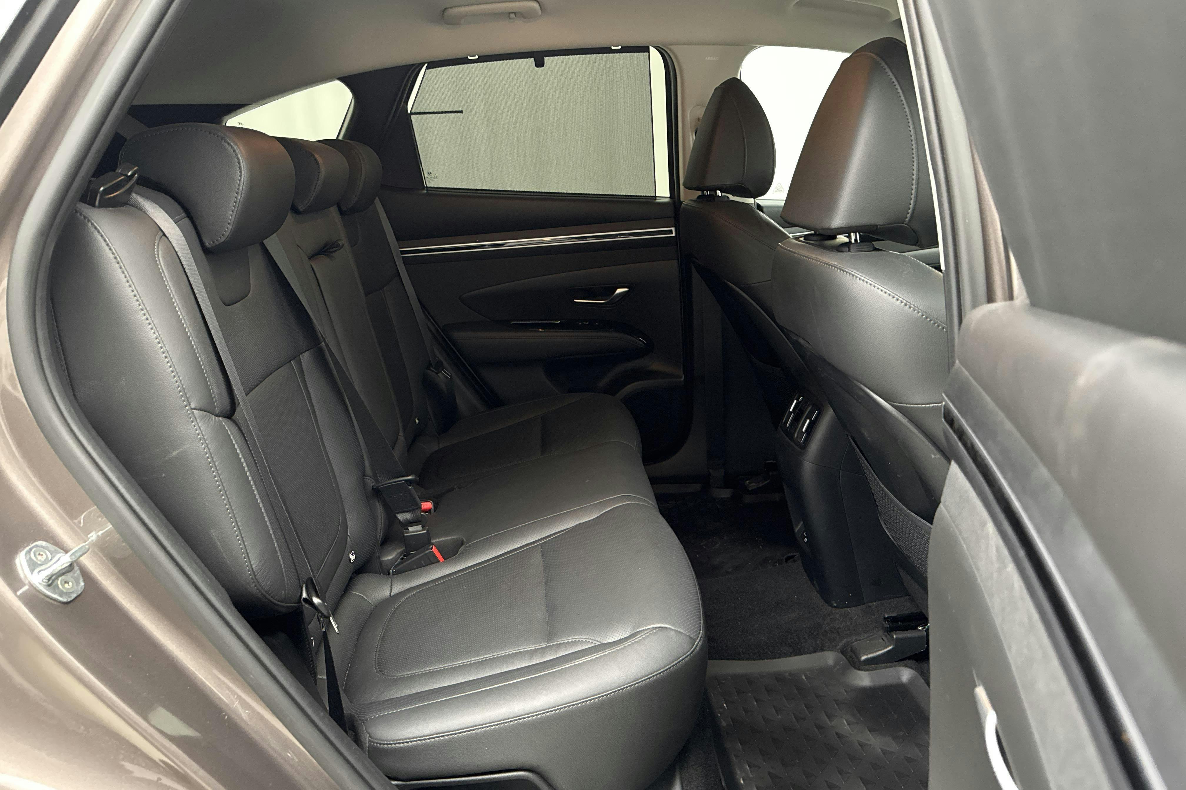 Vehicle Image 8