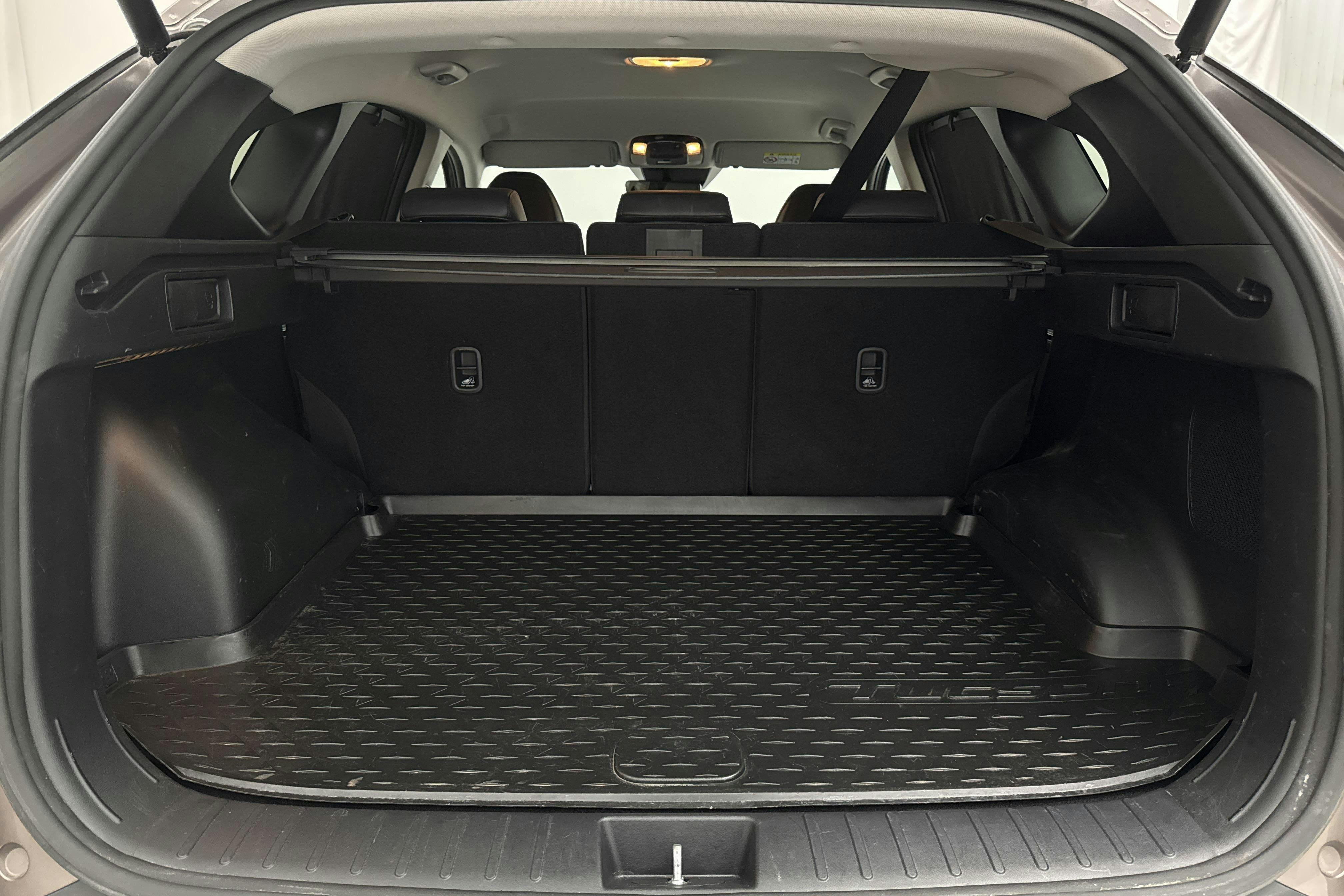 Vehicle Image 9