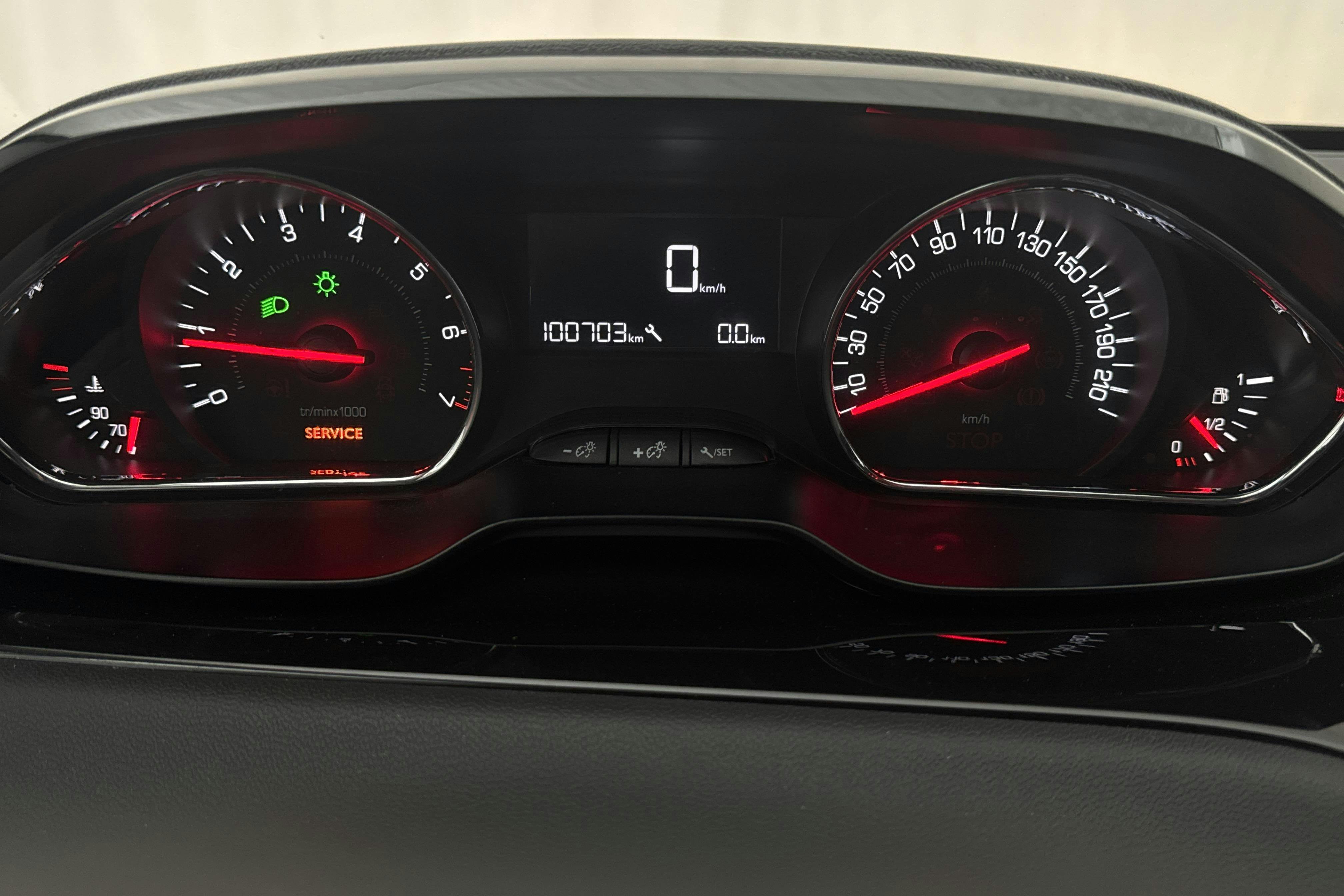 Vehicle Image 10