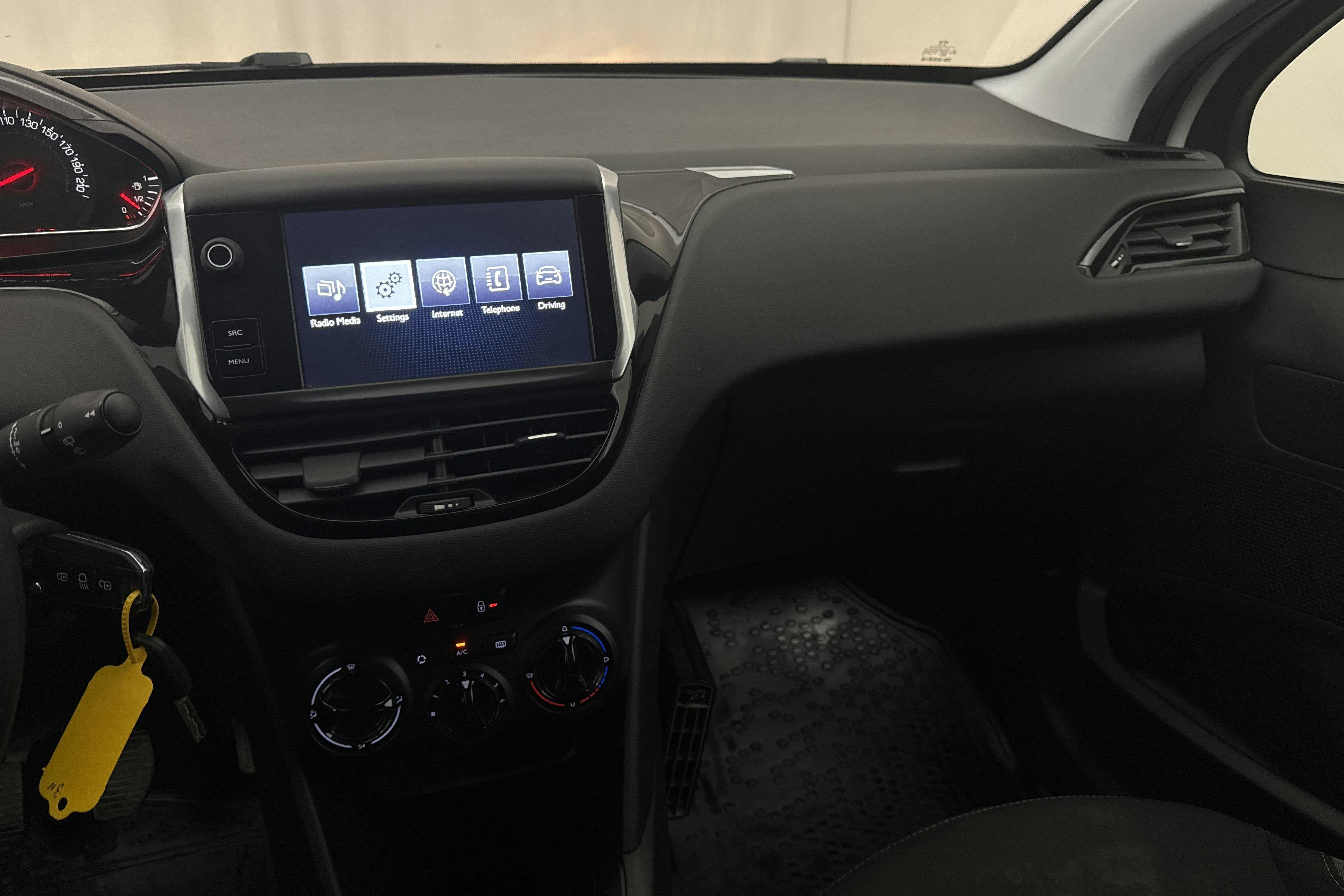 Vehicle Image 11