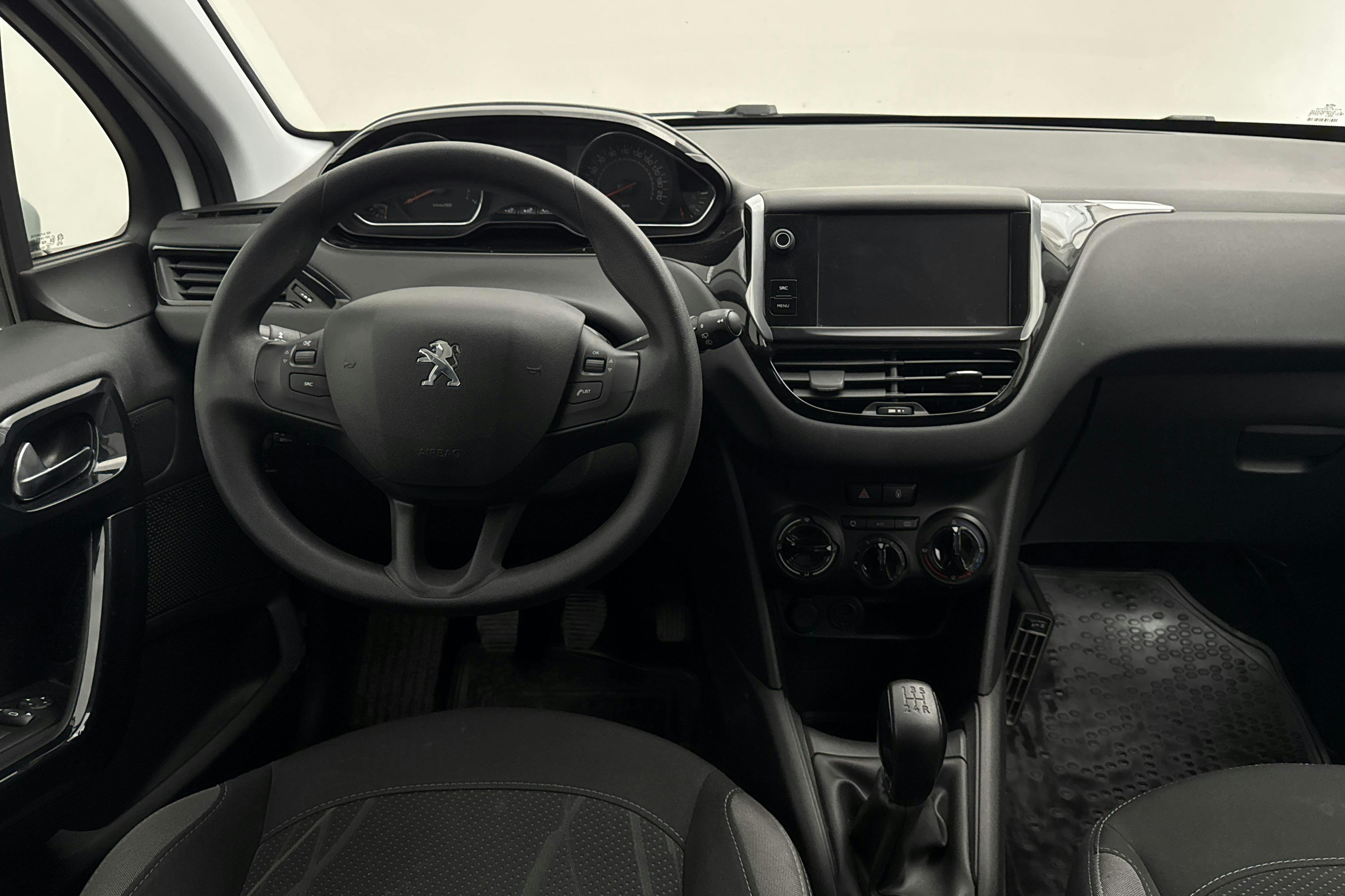 Vehicle Image 12