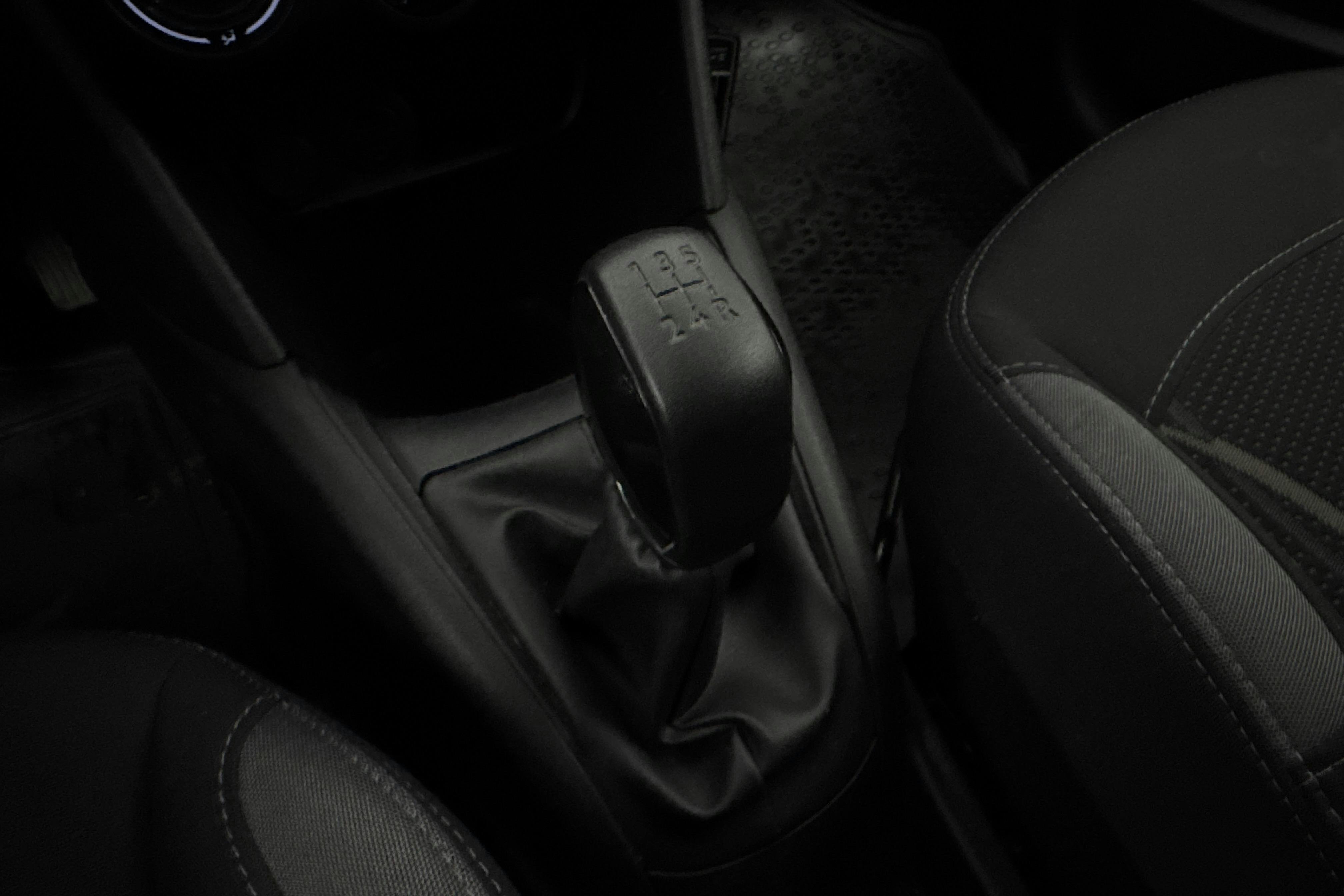 Vehicle Image 13