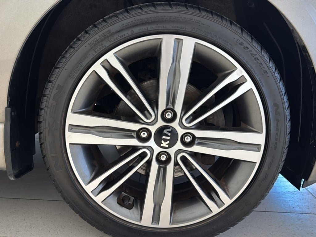 Vehicle Image 17