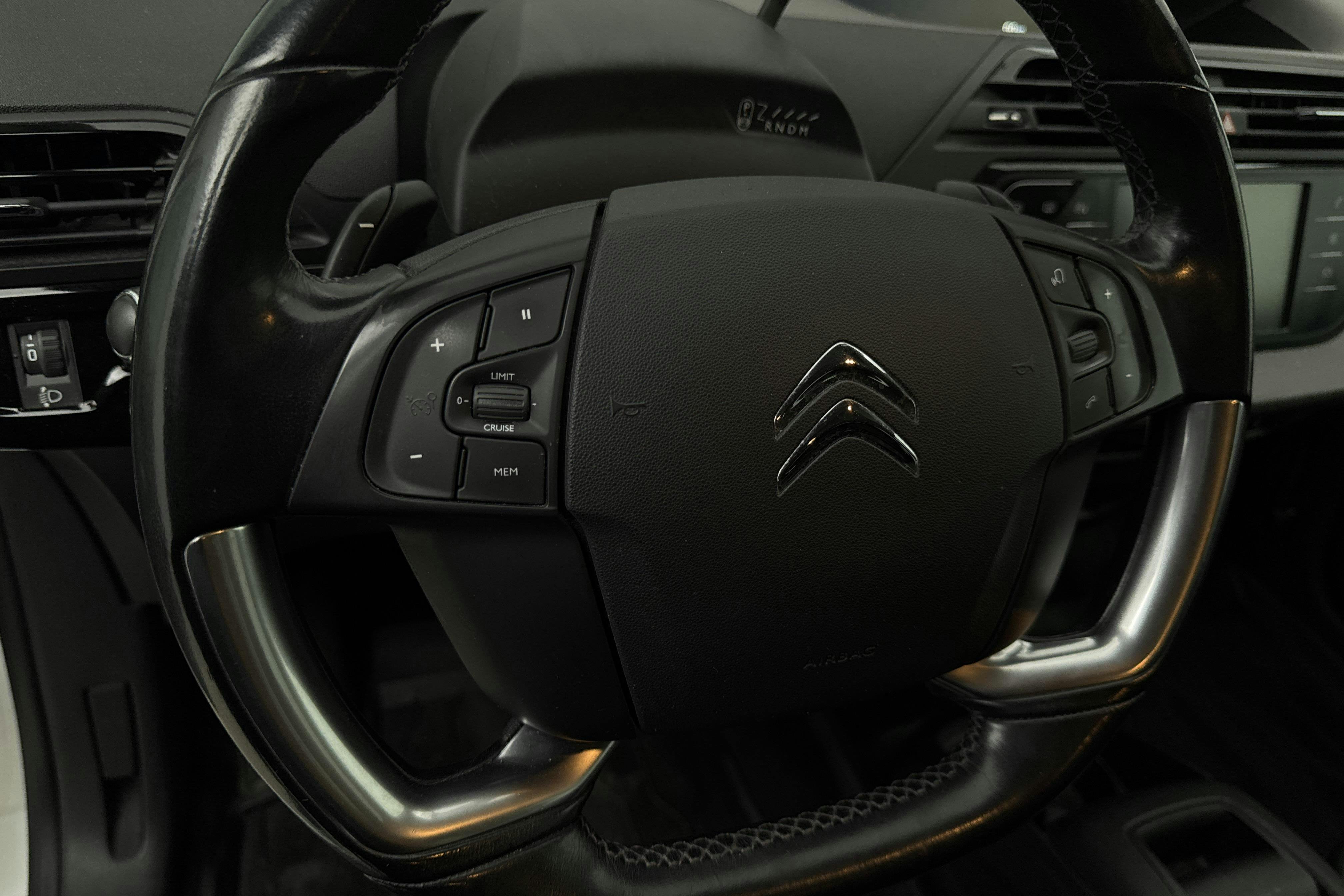 Vehicle Image 17
