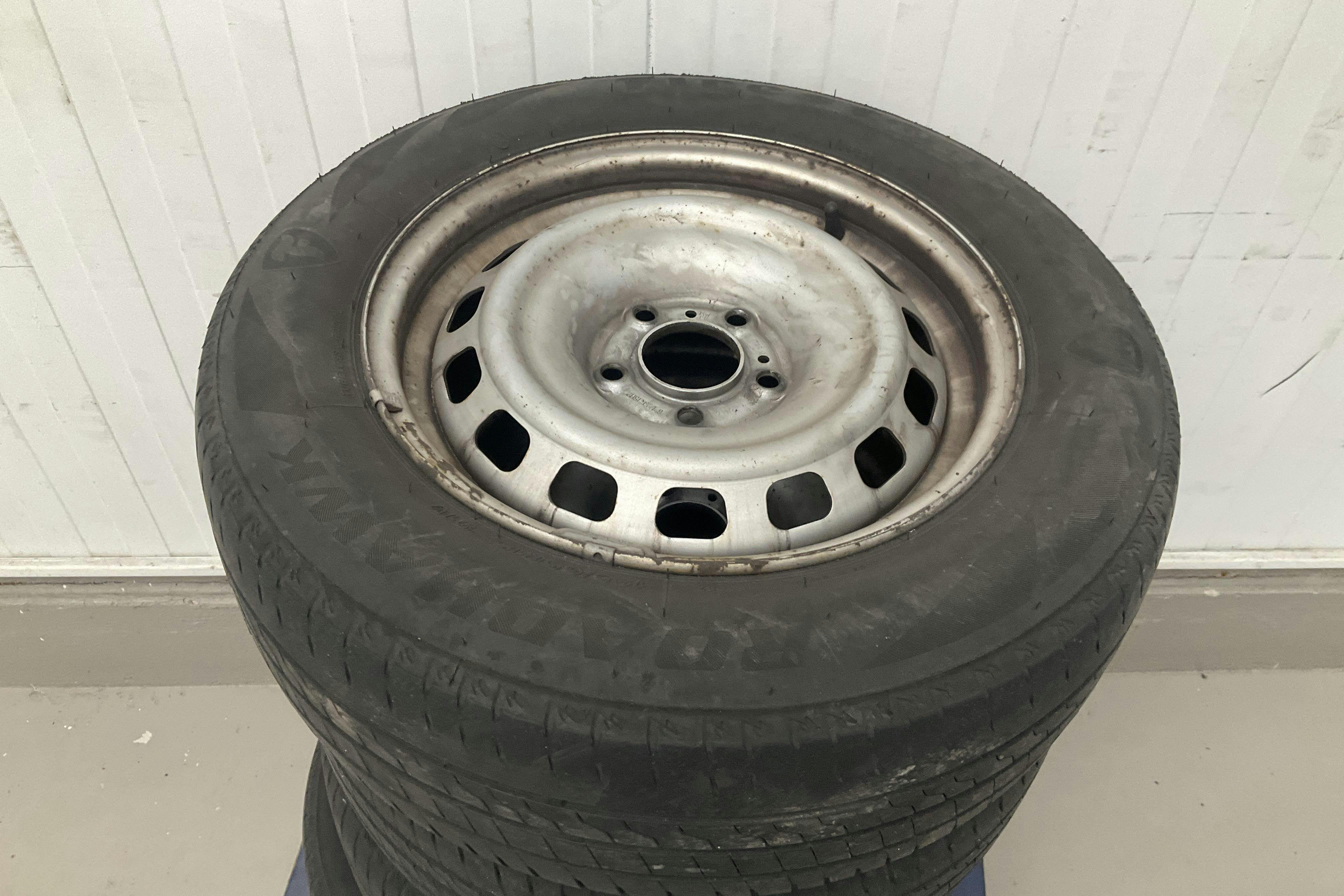 Vehicle Image 16
