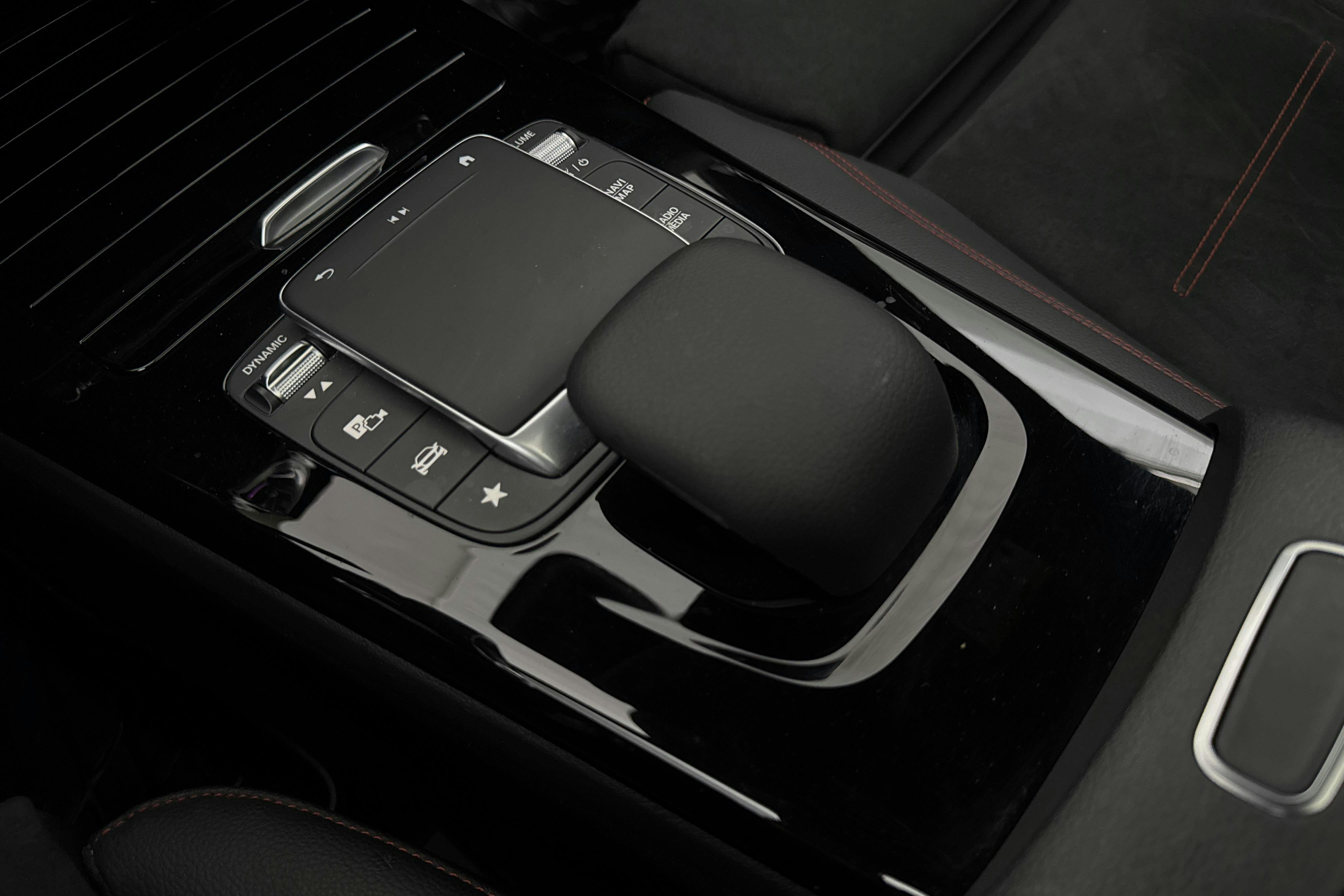 Vehicle Image 16