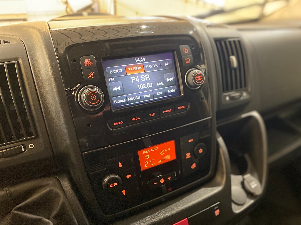 Vehicle Image 12