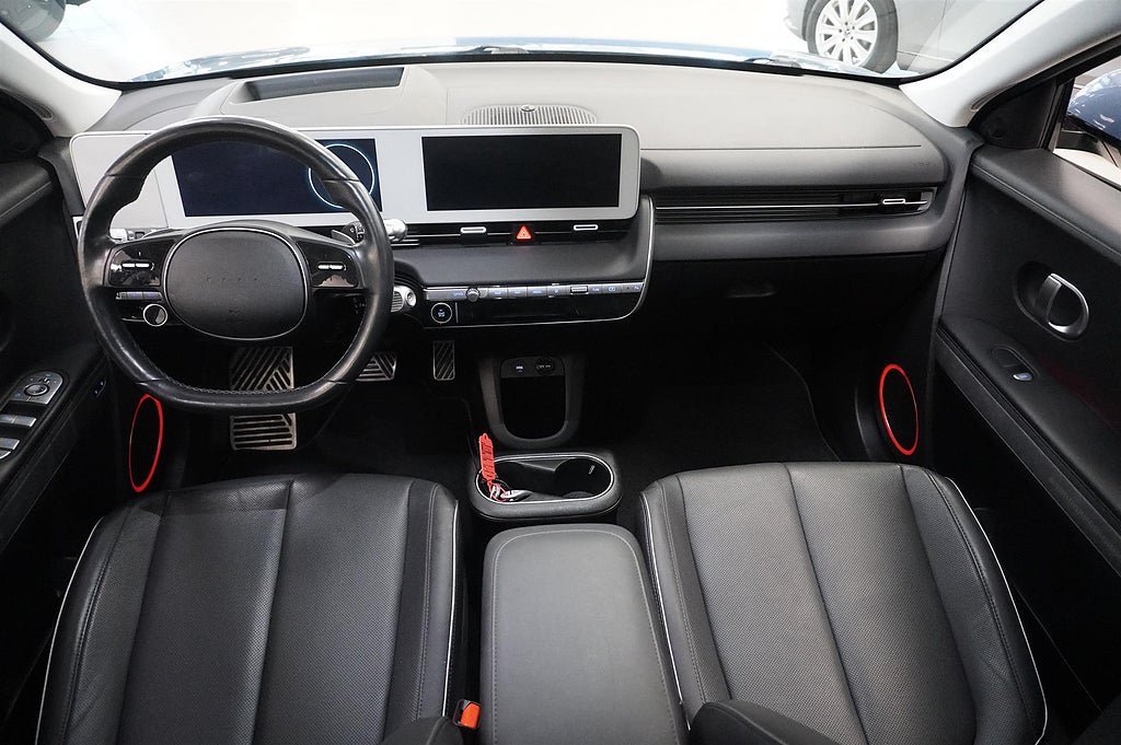 Vehicle Image 8
