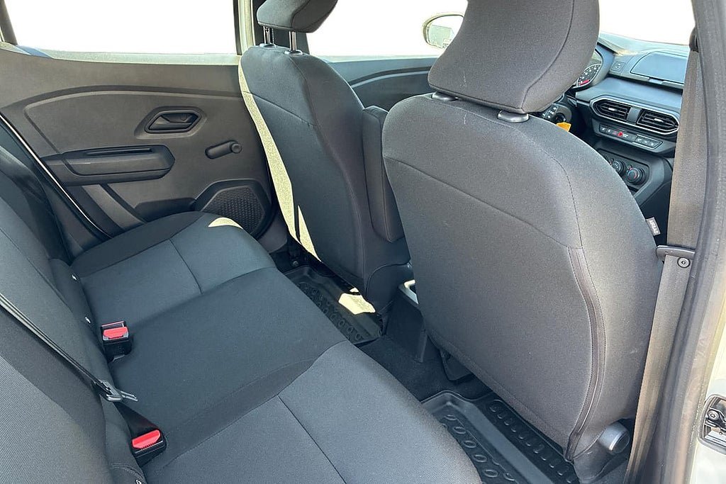 Vehicle Image 9