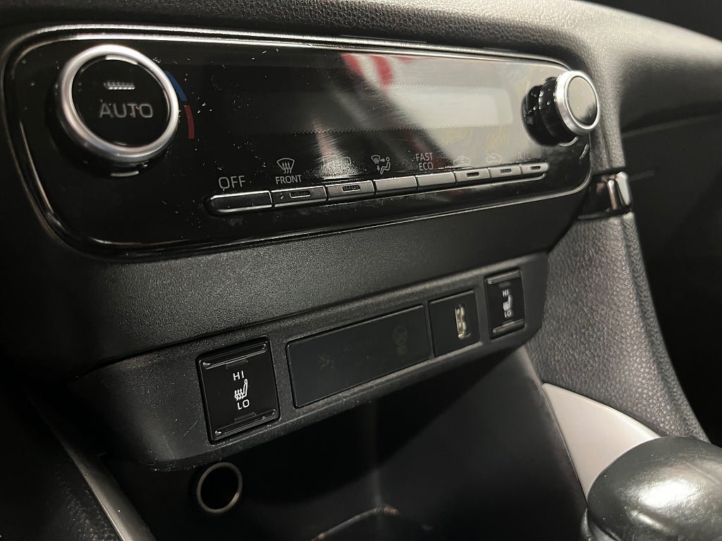 Vehicle Image 16