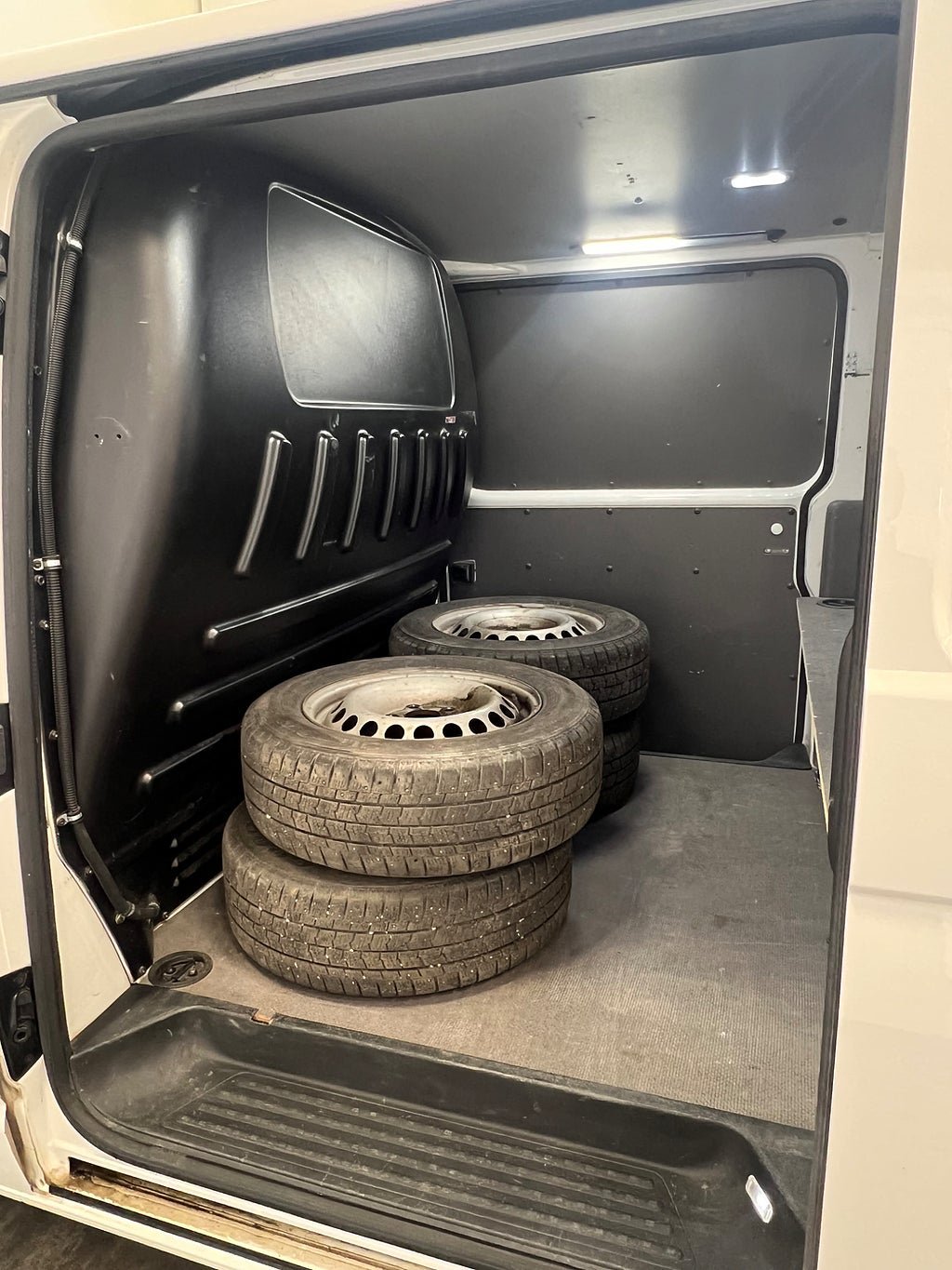Vehicle Image 15